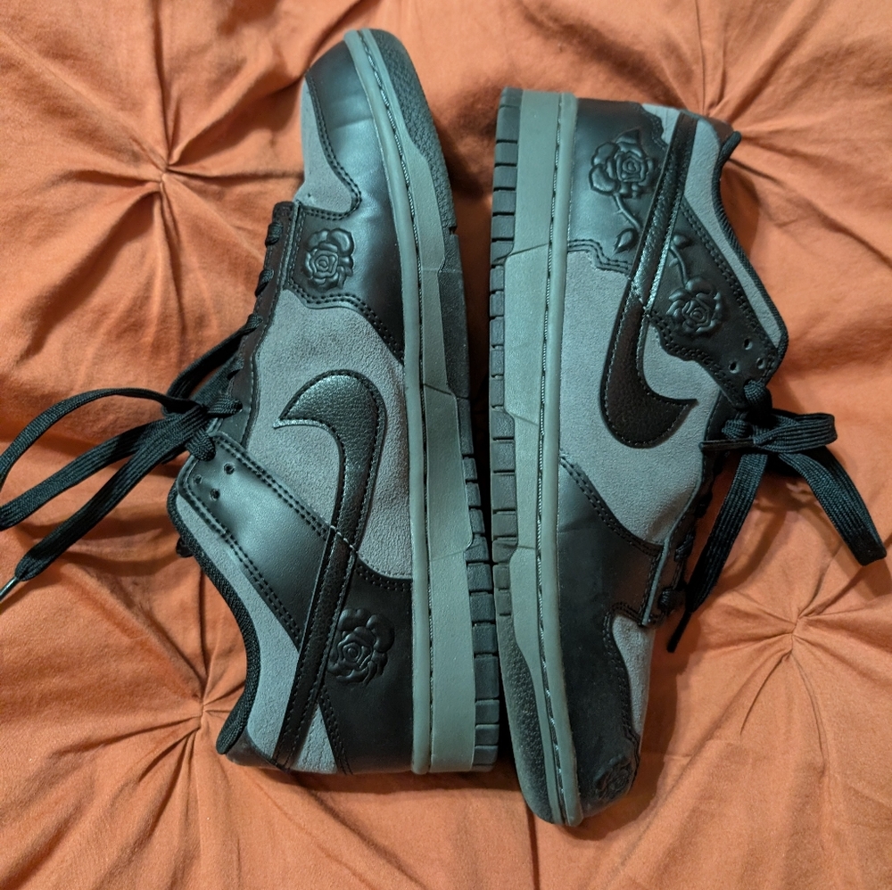 2025 Nike Women's Dunk Low 'Black Roses'